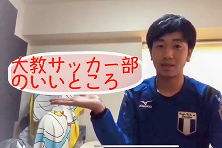 「男子サッカー部のいいところ」を紹介している様子