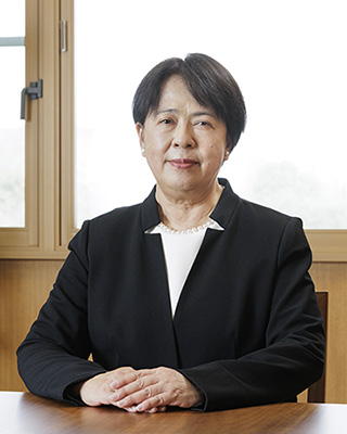 岡本幾子学長の写真