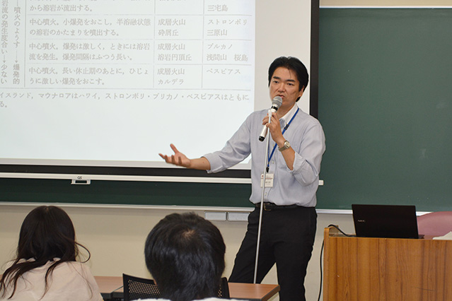 授業を行う後藤准教授